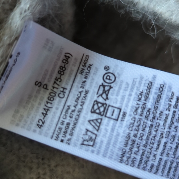 BANANA REPUBLIC NWT Alpaca Sweater - Picture 3 of 3
